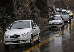 ترافیک سنگین در آزادراه‌ کرج-تهران/ بارش باران در برخی از محورهای استان‌های مازندران و گیلان