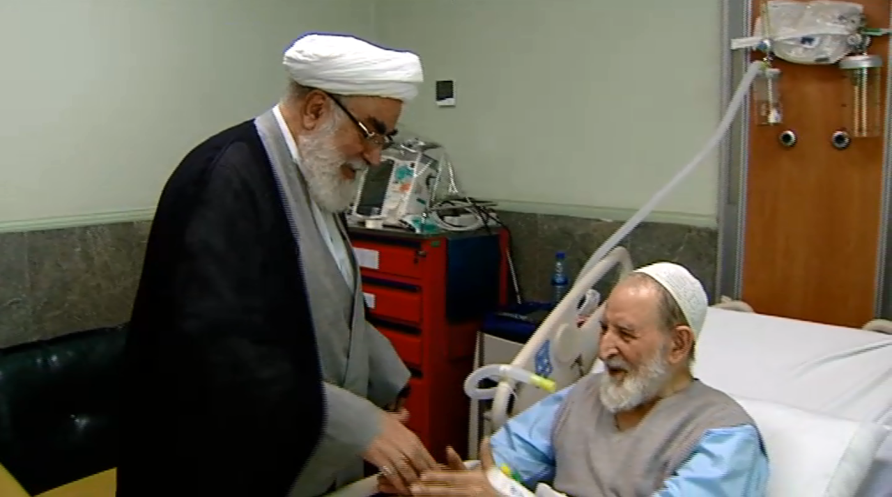 عیادت رئیس دفتر رهبر انقلاب از آیت الله یزدی