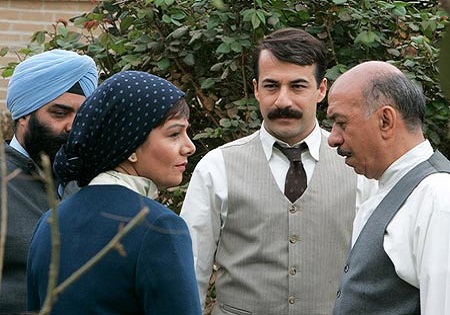 برای سریال سرزمین مادری در حال مذاکره با نمایندگان مجلس هستیم
