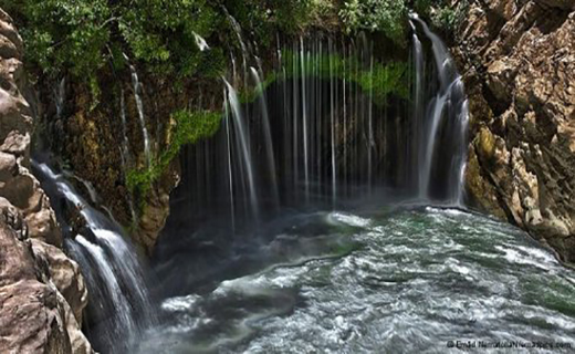 آبشار زیبا و دیدنی تخت سلیمان در سمیرم + فیلم