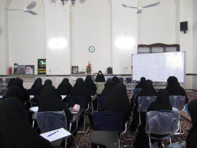 برگزاری نشست ضرورت پژوهش در مسائل کلامی در مدرسه علمیه حضرت نرجس(س) مشهد