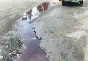نشت فاضلاب در محله رودکی کرمانشاه + فیلم