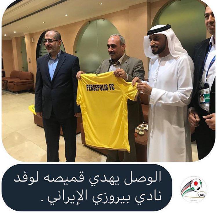 هدیه باشگاه الوصل به مدیر عامل باشگاه پرسپولیس + عکس هدیه باشگاه الوصل به مدیر عامل باشگاه پرسپولیس + عکس