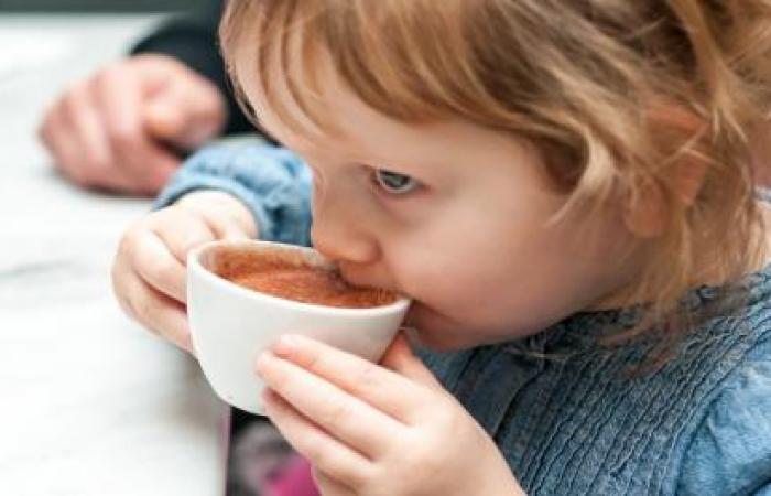 چرا بچه&zwnj;ها نباید قهوه بنوشند؟