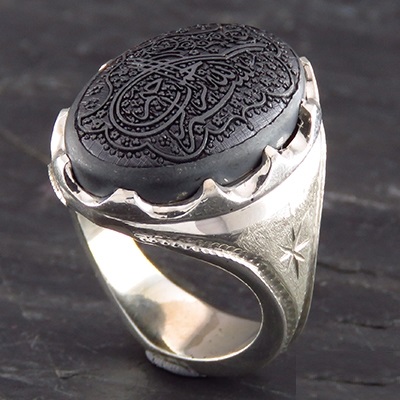 دست کردن چه انگشتری در نماز مکروه است؟
