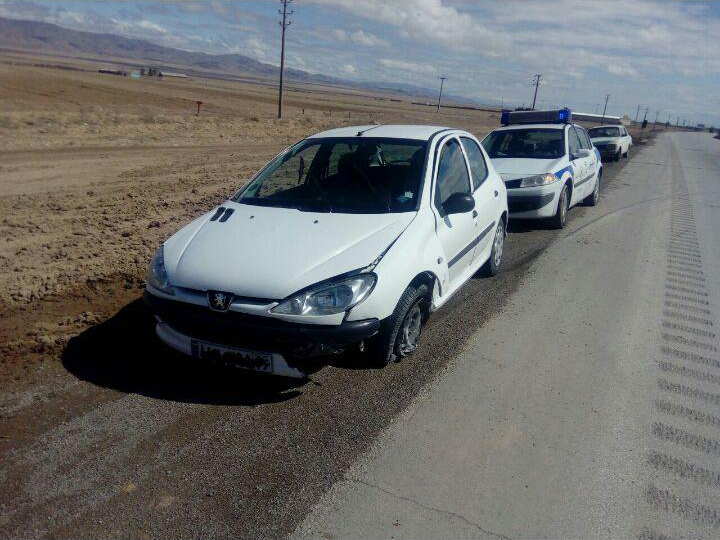 برخورد خودرو ۲۰۶ به نیوجرسی در جاده حادثه آفرید