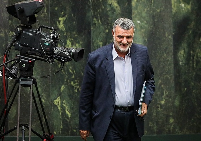 سعیدی: آقای حجتی! یک بار به میان کشاورزان میآمدید و درد آنان را میشنیدید! / حجتی: طرفدار تخلف، فساد و سوء استفاده نیستیم سعیدی: آقای حجتی! یک بار به میان کشاورزان میآمدید و درد آنان را میشنیدید! / حجتی: طرفدار تخلف، فساد و سوء استفاده نیستیم