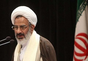 کارت بسیج به مراجع عظام تقلید اهدا شد