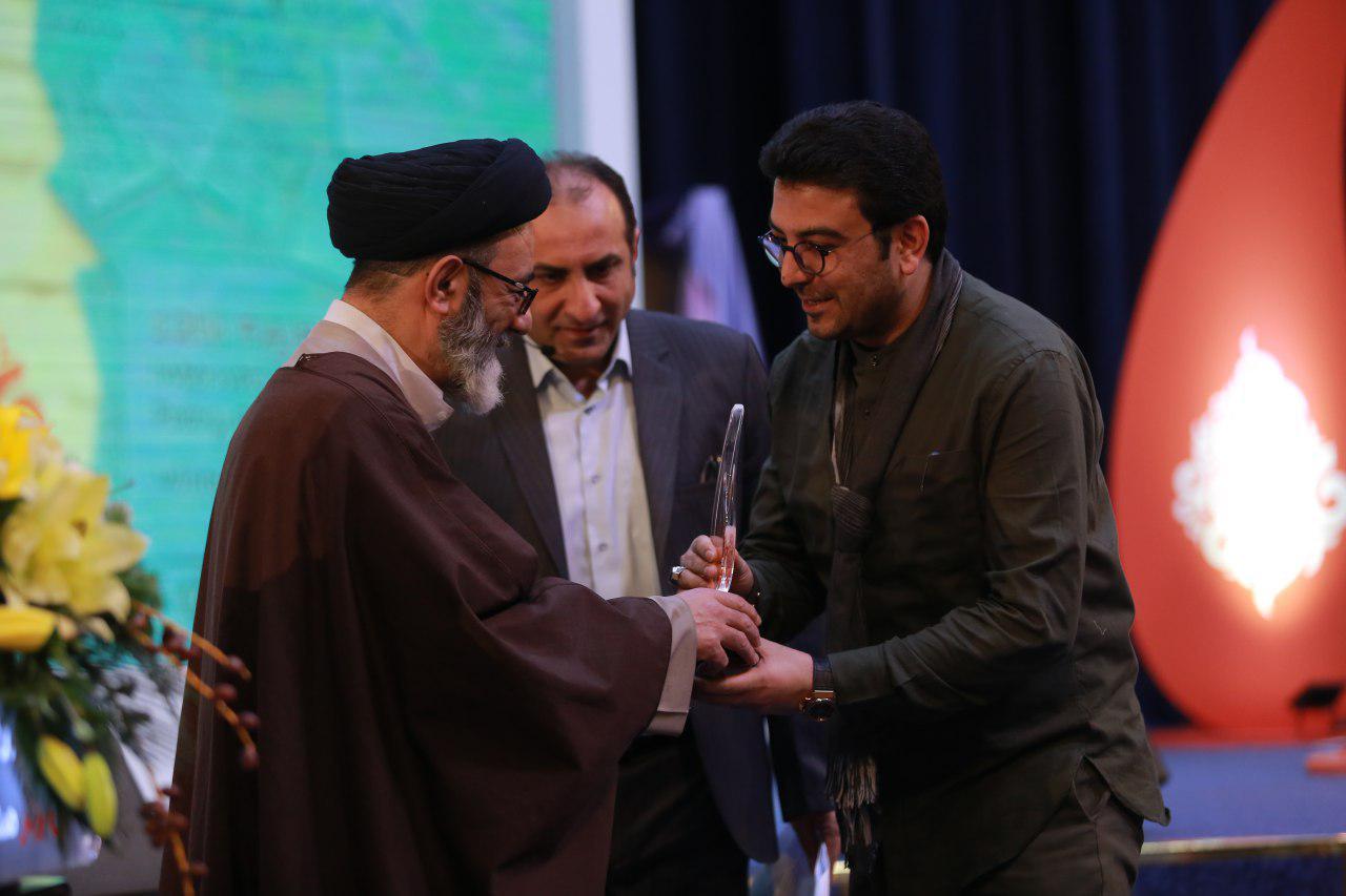 برگزیده جشنواره شعر فجر، خواهران زلزله‌زده را صاحب خانه کرد