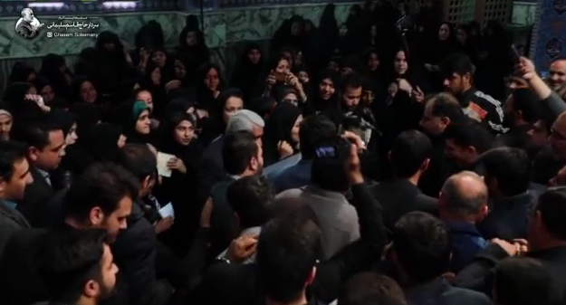 دیدار سردار سلیمانی با خانواده شهدای کرمان