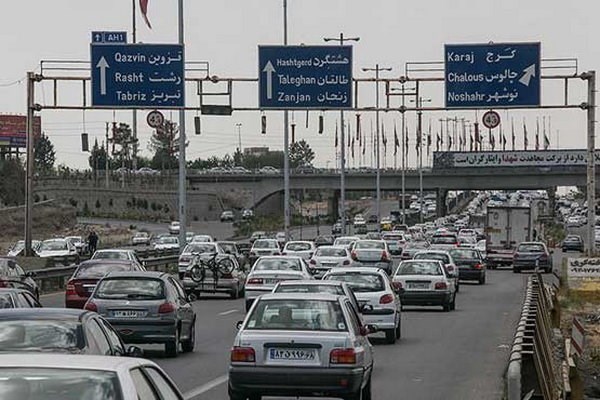 ترافیک در آزادراه کرج-تهران نیمه سنگین است/ انسداد محورهای شمشک-دیزین و پونل-خلخال