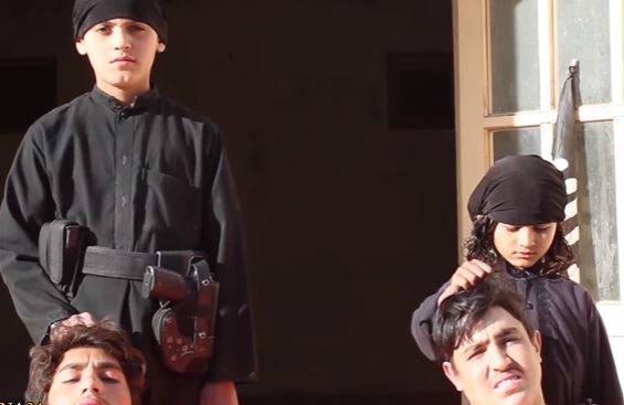 اعدام سربازان افغان توسط کودکان عضو داعش + عکس