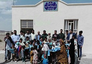 توزیع ۲۵۰ بسته عیدانه بین دانش آموزان نیازمند بخش مرکزی خاش
