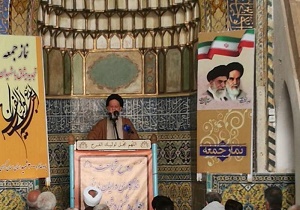 تناقض نداشتن گفتار و عمل ، احسن الحال امامان جمعه است