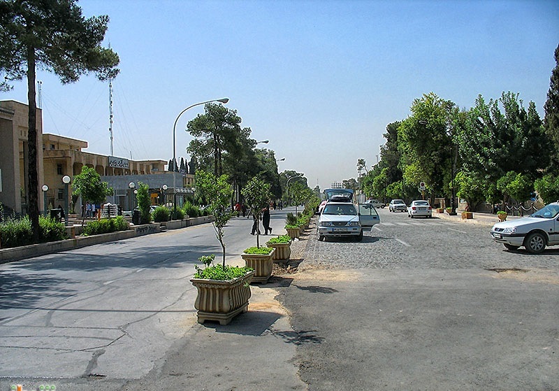 ممنوعیت تردد خودروها در گذر هنر شیراز