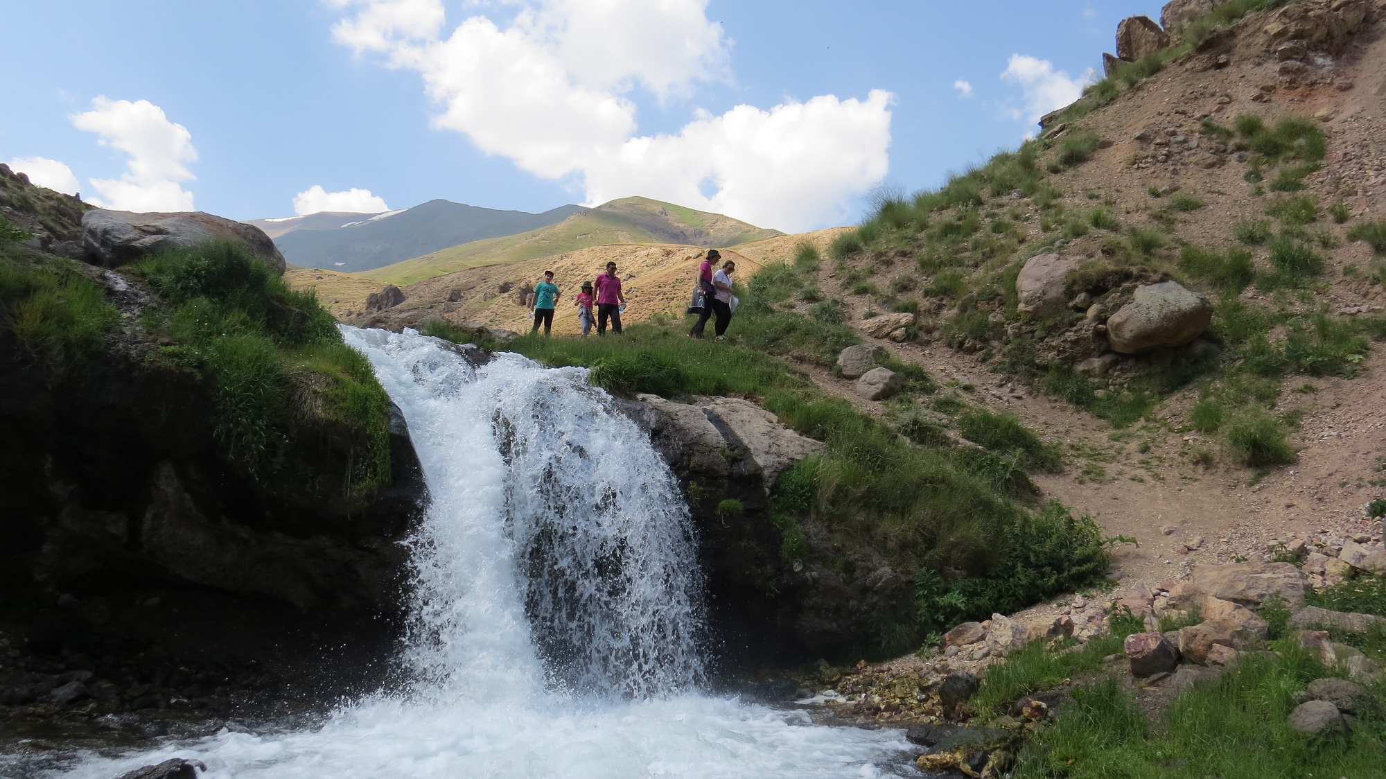 با چشمه زیبای گوگور آشنا شوید