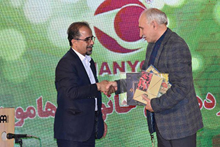 بزم کتاب و کارآفرینی هامون نایزه کاشان برای کارگران و توان یابان