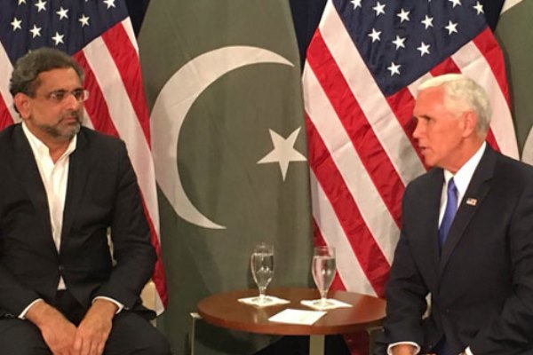گفتگوی نخست وزیر پاکستان با &laquo;مایک پنس&raquo; درباره افغانستان