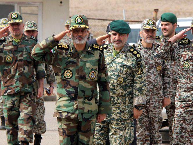 فرمانده کل ارتش از منطقه پدافند هوایی تهران بازدید کرد