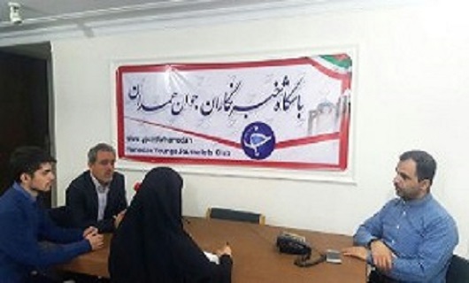 قدردانی جمعی از هنرمندان همدانی از مدیر کل صدا وسیمای مرکز همدان