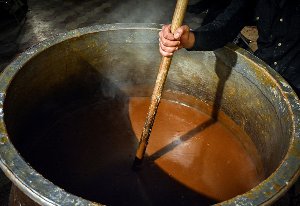 برگزاری جشنواره سمنو پزان در اسطلخ جان رودبار