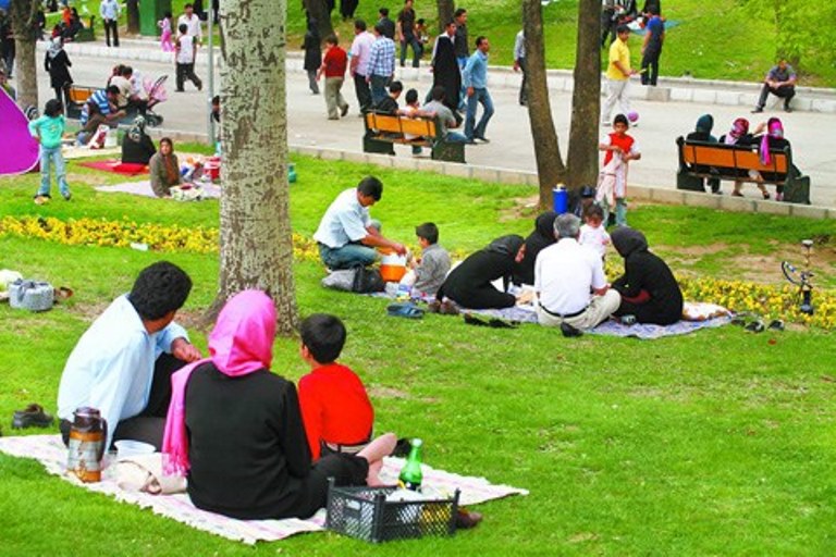 &nbsp;روزی که طبیعت چراغ سبز نشان می دهد/ سیزده به در آئین خوش و بش ایرانی ها در طبیعت