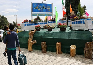 مسافران در پشت درب‌های بسته پایانه کاوه + فیلم