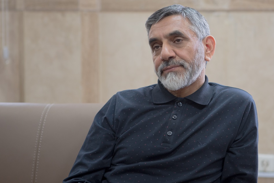 تاپ 7 فروردین////بنده فردی خوش اخلاق و خوش مشرب و اهل مزاح با خبرنگاران هستم /زمانی که با ماده مخدر شیشه مواجه شدم به عنوان یک بمب اتم بی سرو صدا تلقی کردم