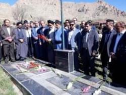 گلباران مزار شهدای شهرستان روانسر با حضور وزیر اطلاعات