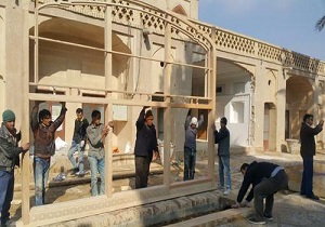 تعویض دربهای ارسی عمارت باغ جهانی دولت آباد یزد