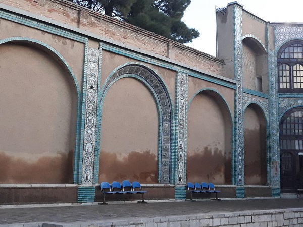 تکیه معاون الملک در محاصره رطوبت