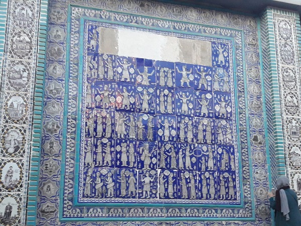 تکیه معاون الملک در محاصره رطوبت