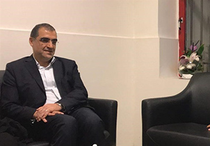 سهیلا جورکش قربانی اسیدپاشی اصفهان با وزیر بهداشت دیدار کرد