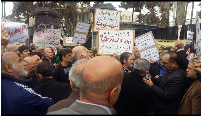 سهم کارگران از میلیاردها تومان حق درمان بیمه چیست؟/ خزانه دولت یا تامین اجتماعی، کدامیک امن تر است؟