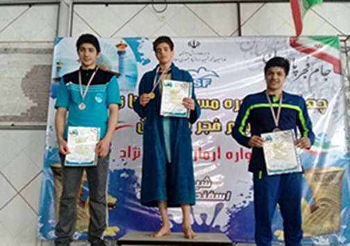 ۱۴ کشته و مصدوم در واژگونی اتوبوس محور آباده &ndash; اصفهان/مسئولان پیگیر حادثه خیابان پاسداران باشند/معرفی برترین&zwnj;های شنای مسافت بلند مسابقات کشور