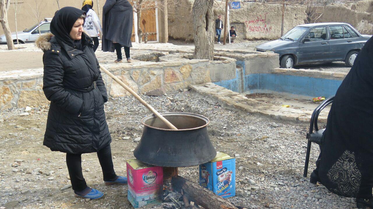برگزاری آیین سمنو پزی در محله حصارسرخ  بخش شاندیز