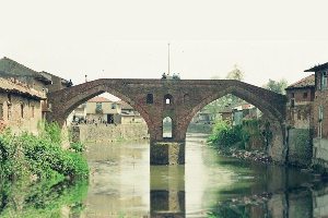 گشایش نمایشگاه عکس و نقاشی در لنگرود