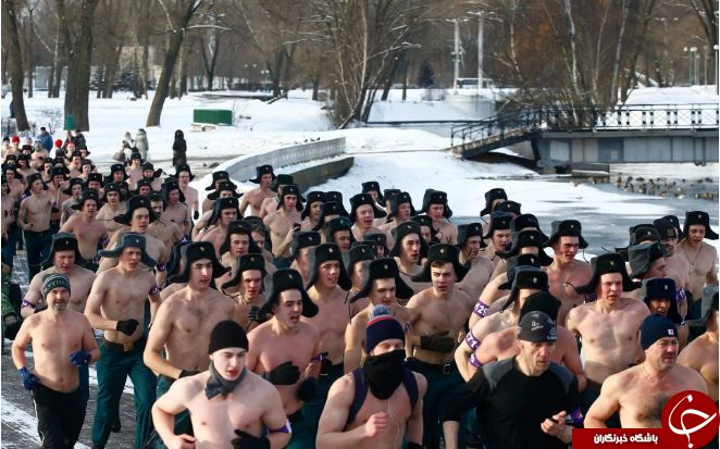 تصاویر روز: از چیدن نیلوفرهای آبی در سری&zwnj;لانکا تا جاری شدن سیل در اندونزی