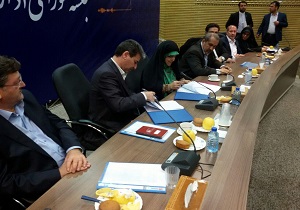 امضای سند ارتقا توانمندی‌های بانوان در جلسه شورای اداری آذربایجان غربی
