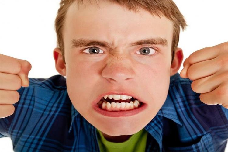 با کودکان پرخاشگر چگونه رفتار کنیم؟
