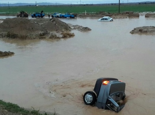 سقوط خودرو  در کانال کشاورزی