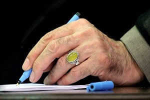 تقریظ حضرت آیت‌الله خامنه‌ای بر کتاب «سرباز کوچک امام(ره)» + فیلم
