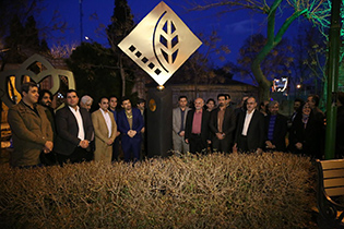تندیس جشنواره منطقه ای سینمای جوان در کاشان رونمایی شد