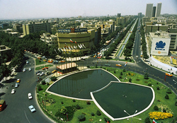 نمایی زیبا از خیابان ولیعصر در شب