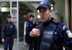پرتاب نارنجک به سوی پاسگاه پلیس یونان