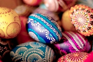 برگزاری جشنواره نقاشی روی تخم مرغ های حجمی