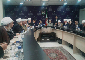 علمای شیعه و سنی باید در جهت تقریب مذاهب گام بردارند