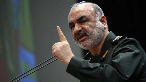 آمریکایی‌ها توان مدیریت تحولات را ندارند/انقلاب اسلامی عامل فرسایش و زوال قدرت آمریکا شده است