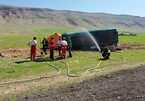 زنده ماندن کودک در حادثه تصادف پراید با تانکر سوخت+تصویر