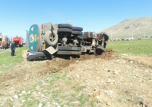 زنده ماندن کودک در حادثه تصادف پراید با تانکر سوخت+تصویر